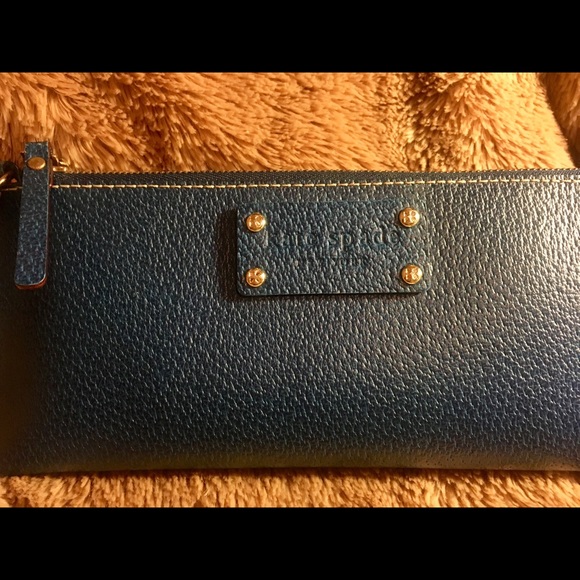 Kate Spade leather wristlet - Picture 2 of 5